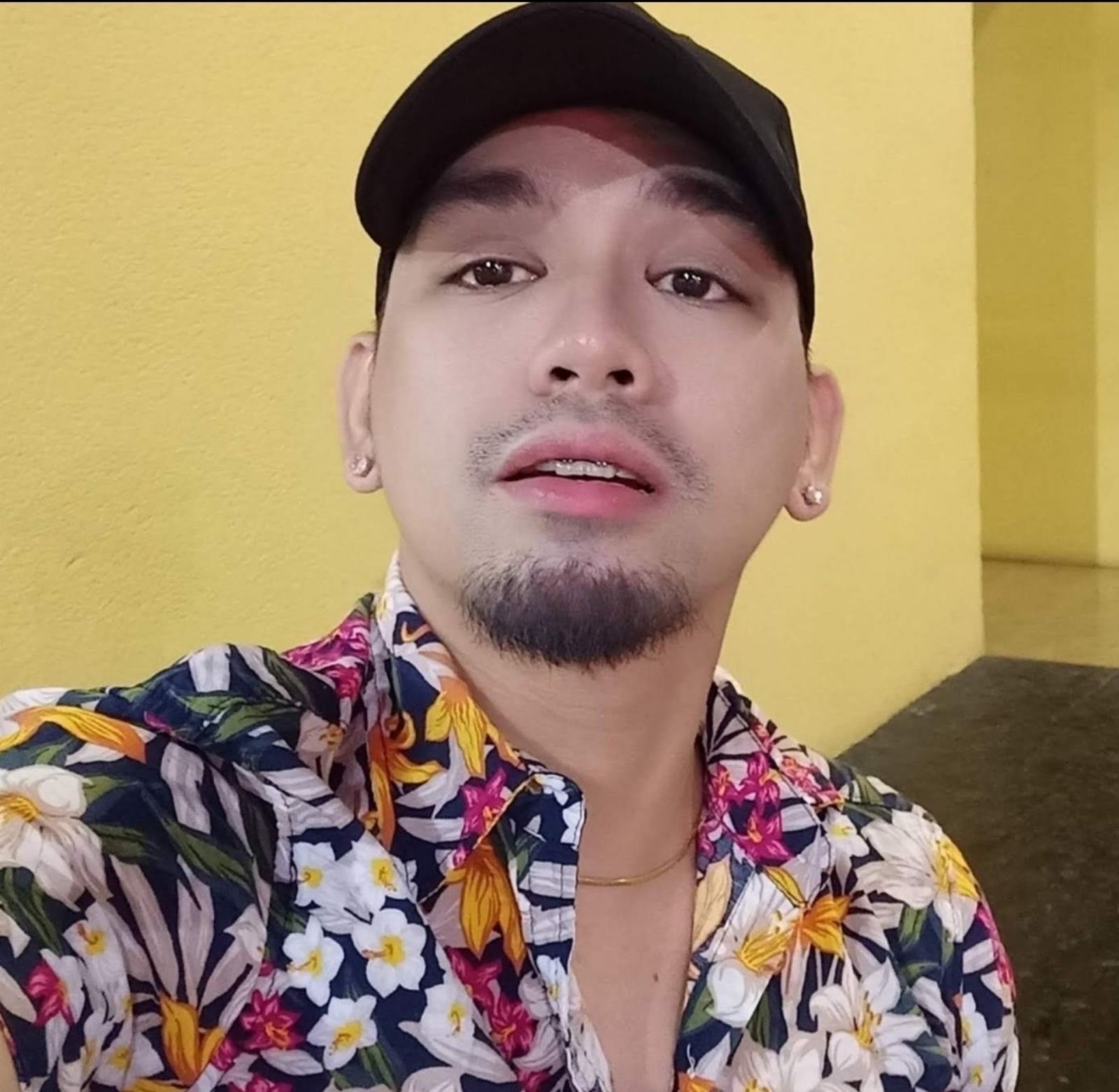 barelynkd profile photo