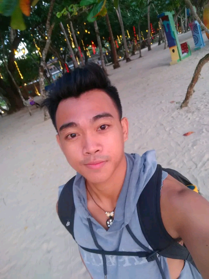 adamerick1998 profile photo