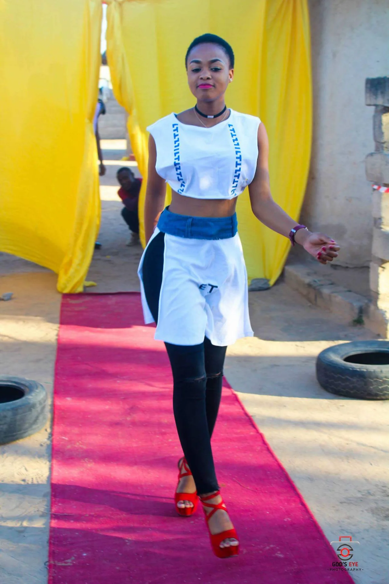 35686855_1673705446084685_7888148923087323136_o