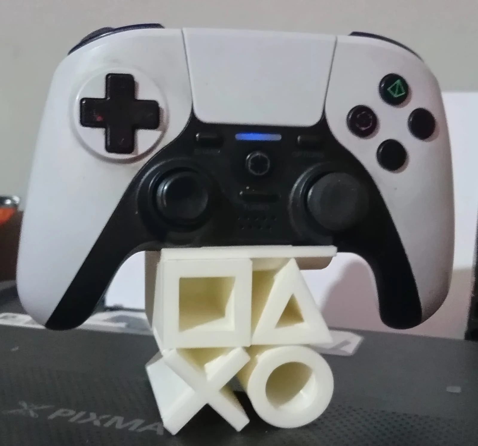 PS5 REMOTE HOLDER by Marita, diy piñatas. 3d printing