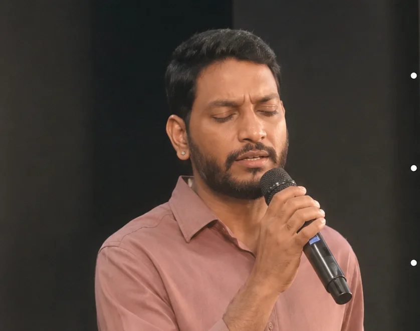 11118 by naveendairyday, singer